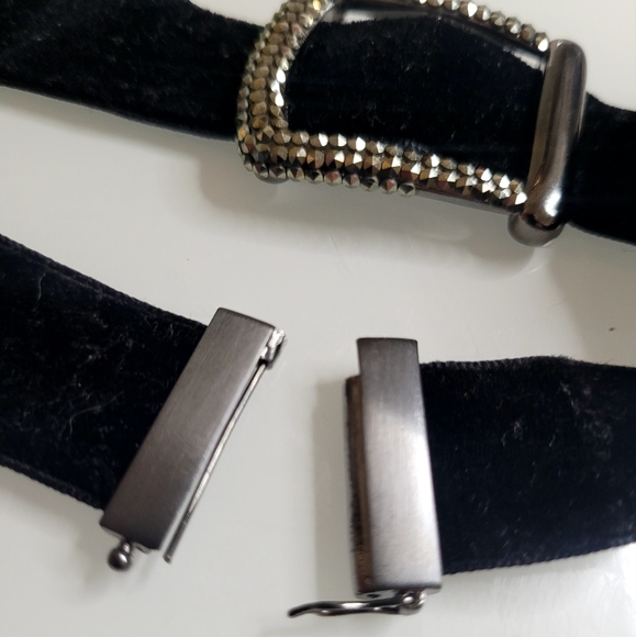 Butler Velvet Choker - Picture 4 of 4